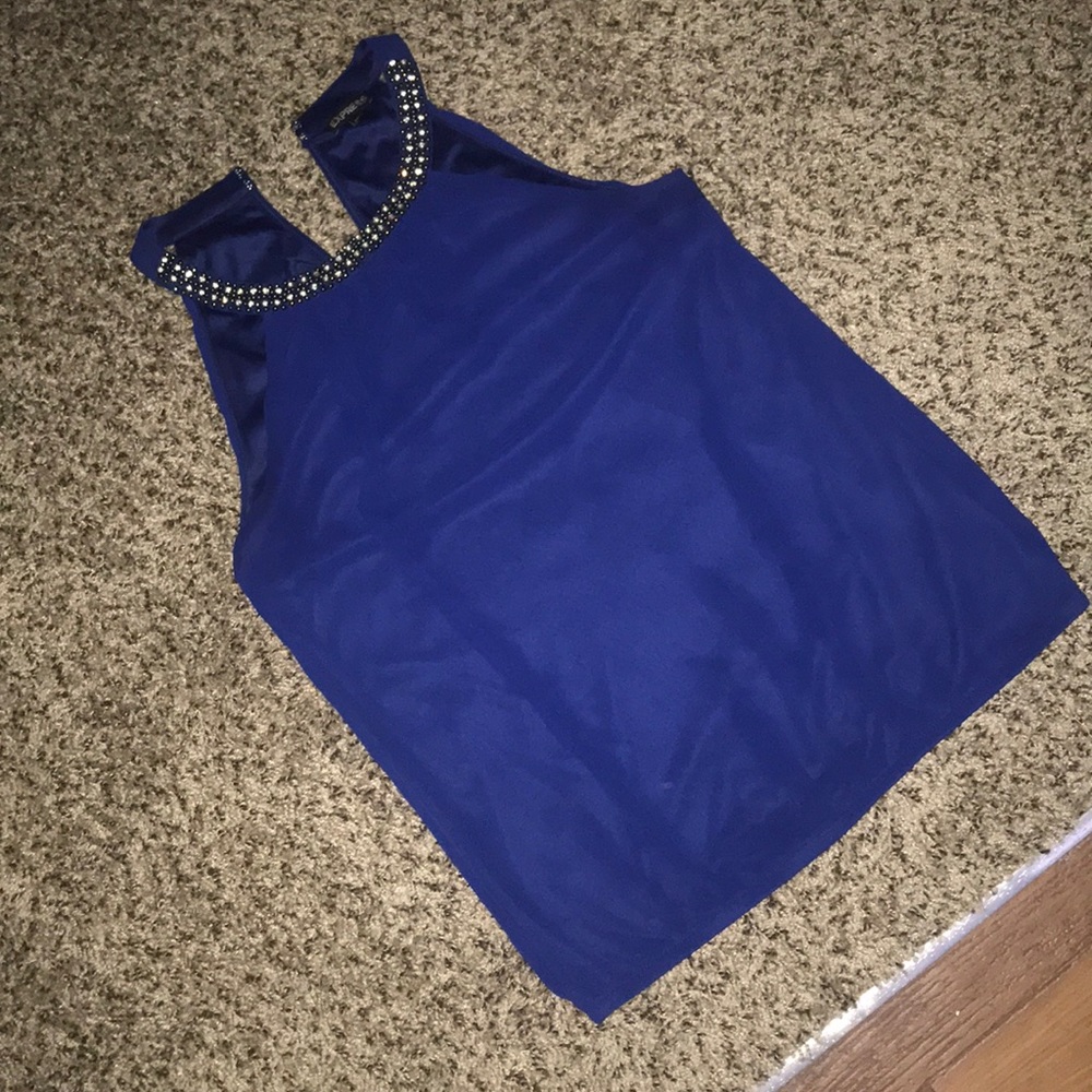 Express Top with Sequenced Collar